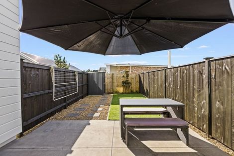 Photo of property in 18 Owen Chapman Drive, Red Beach, 0932