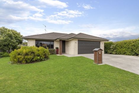 Photo of property in 15 Wroxton Place, Waiuku, 2123