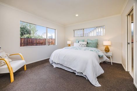 Photo of property in 98 Riverton Drive, Randwick Park, Auckland, 2105