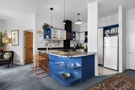 Photo of property in Endeavour Apartments, 12/125 Thorndon Quay, Pipitea, Wellington, 6011