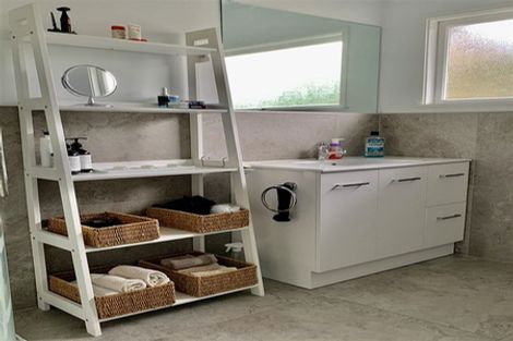 Photo of property in 82 Ravenwood Drive, Forrest Hill, Auckland, 0620