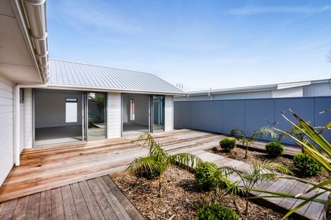 Photo of property in 9a Strandon Place, Strandon, New Plymouth, 4312