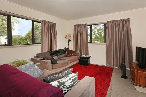 Photo of property in 6 Kirrie Avenue, Te Atatu South, Auckland, 0610