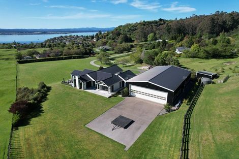 Photo of property in 28 Te Moenga Park, Acacia Bay, Taupo, 3330
