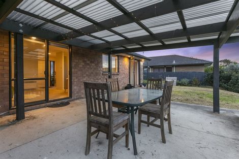 Photo of property in 35 Cabeleigh Drive, Helensville, 0800