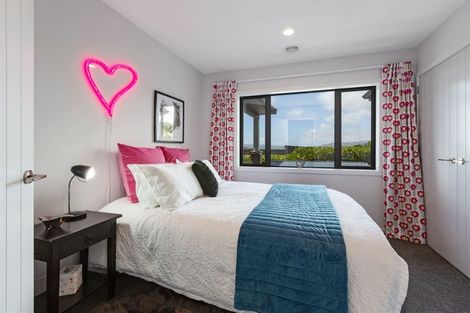 Photo of property in 2 Manapouri Lane, Aotea, Porirua, 5024