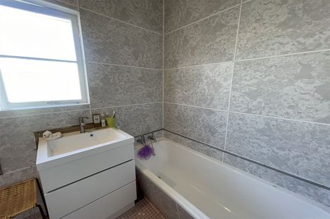 Photo of property in 90 Roberts Road, Te Atatu South, Auckland, 0610