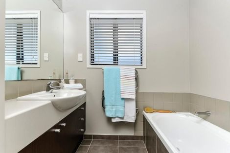 Photo of property in 14 Sonoma Crescent, Oteha, Auckland, 0632