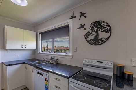 Photo of property in 11 Jull Crescent, Waipukurau, 4200