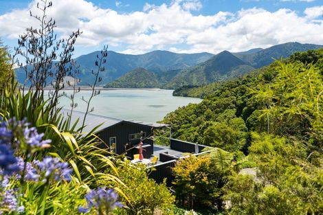 Photo of property in 251 Queen Charlotte Drive, Havelock, Picton, 7281