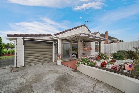 Photo of property in 1/8 Mcinnes Road, Weymouth, Auckland, 2103