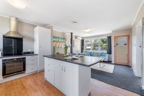Photo of property in 3/3 Buscomb Avenue, Henderson, Auckland, 0610
