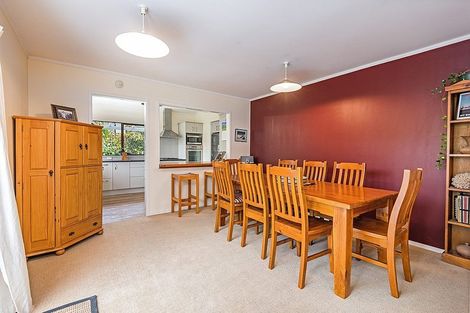 Photo of property in 32 Springdale Grove, Fitzherbert, Palmerston North, 4410