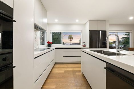 Photo of property in 4/92 Churchill Road, Murrays Bay, Auckland, 0630