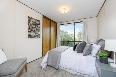 Photo of property in 72 Totaravale Drive, Totara Vale, Auckland, 0629