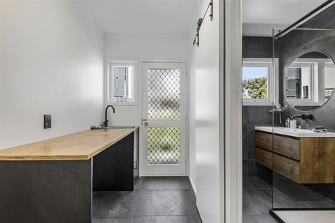 Photo of property in 1/16 Rangitoto Terrace, Milford, Auckland, 0620