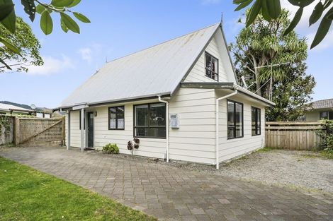 Photo of property in 13 Kanawa Street, Waikanae, 5036