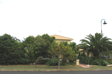 Photo of property in 28 Bluebird Crescent, Unsworth Heights, Auckland, 0632