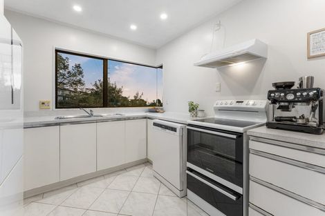 Photo of property in 2/18 Atlantis Place, Totara Vale, Auckland, 0629