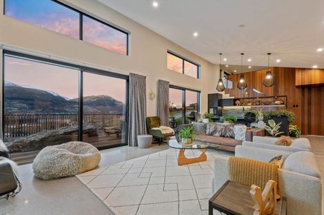 Photo of property in 11 Red Deer Rise, Kelvin Heights, Queenstown, 9300
