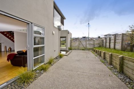 Photo of property in 3 Harrowglen Drive, Northcross, Auckland, 0632