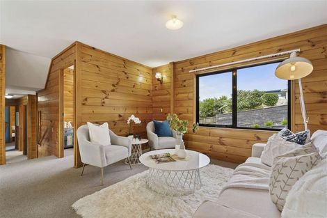 Photo of property in 2/11 Sunhaven Avenue, Glenfield, Auckland, 0629