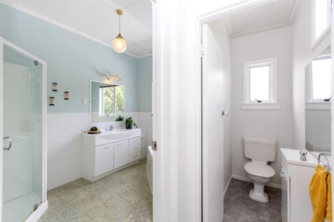 Photo of property in 4b Catherine Crescent, Moturoa, New Plymouth, 4310