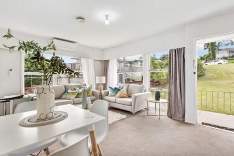 Photo of property in 2/13 Wykeham Place, Glenfield, Auckland, 0629