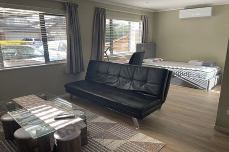 Photo of property in 3 Oswald Close, Flat Bush, Auckland, 2016