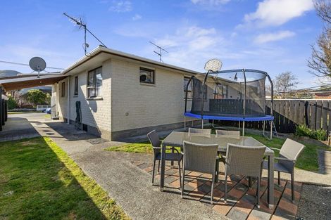 Photo of property in 2/50 Kowhai Avenue, Ebdentown, Upper Hutt, 5018