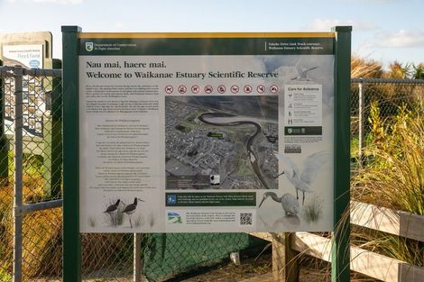 Photo of property in 18 Takahe Drive, Paraparaumu Beach, Paraparaumu, 5032