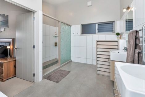 Photo of property in 15 Miami Place, One Tree Point, 0118