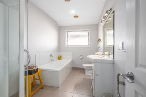 Photo of property in 16 Tongariro Drive, Aotea, Porirua, 5024