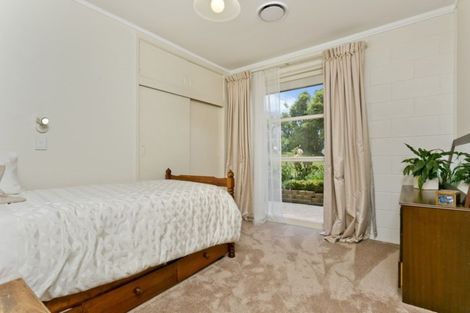 Photo of property in 547 Glenfield Road, Glenfield, Auckland, 0629