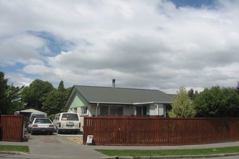 Photo of property in 16 Ian Place, Bishopdale, Christchurch, 8053