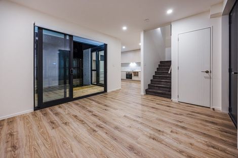 Photo of property in 38a Cascades Road, Pakuranga Heights, Auckland, 2010