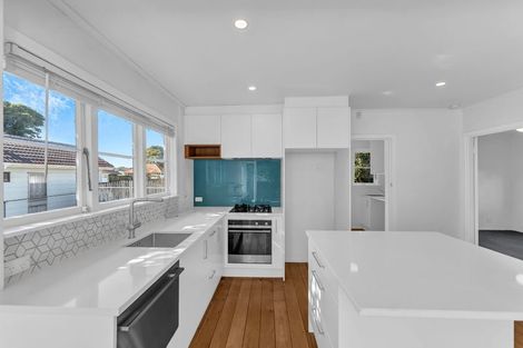 Photo of property in 210 Pilkington Road, Point England, Auckland, 1072