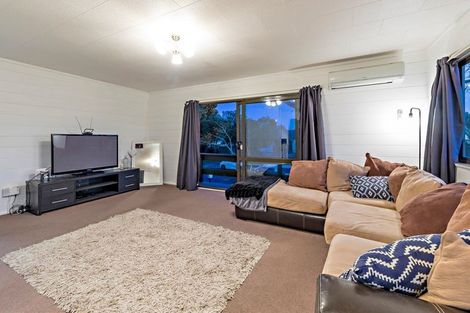 Photo of property in 2/11 Bluewater Place, Wattle Downs, Auckland, 2103