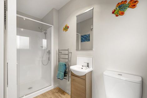 Photo of property in 25 Robertson Street, Raglan, 3225