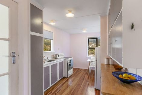 Photo of property in 76 Taylor Terrace, Tawa, Wellington, 5028