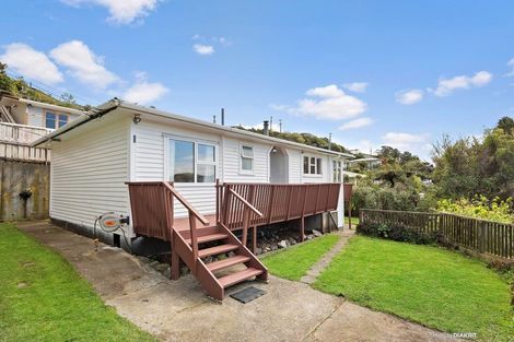 Photo of property in 125 Ruskin Road, Newlands, Wellington, 6037