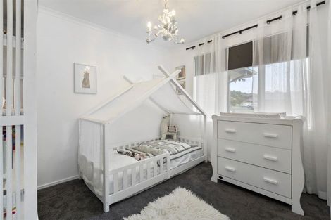 Photo of property in 22 Sunvista Avenue, Oteha, Auckland, 0632