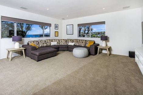 Photo of property in 30a Masterton Road, Rothesay Bay, Auckland, 0630