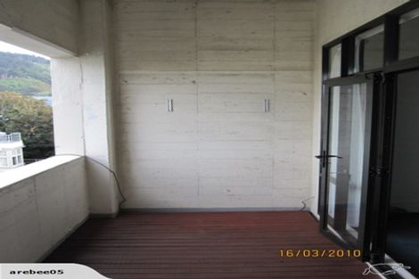 Photo of property in Endeavour Apartments, 13/125 Thorndon Quay, Pipitea, Wellington, 6011