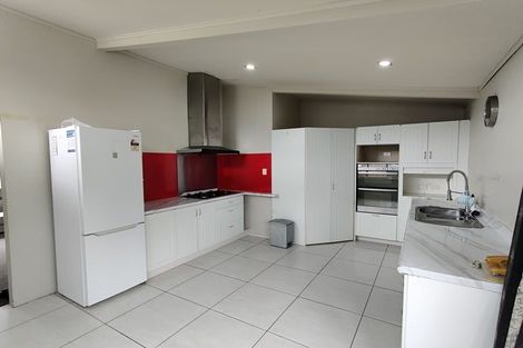 Photo of property in 5 Portadown Avenue, Pakuranga Heights, Auckland, 2010