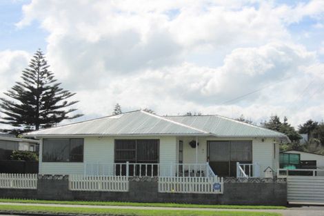 Photo of property in 76 Cornfoot Street, Castlecliff, Whanganui, 4501