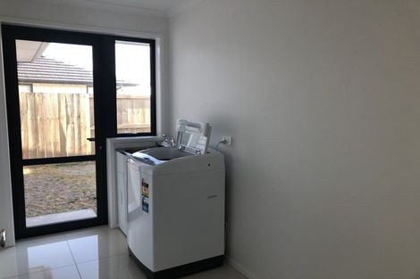 Photo of property in 26 Waitemata Drive, One Tree Point, 0118