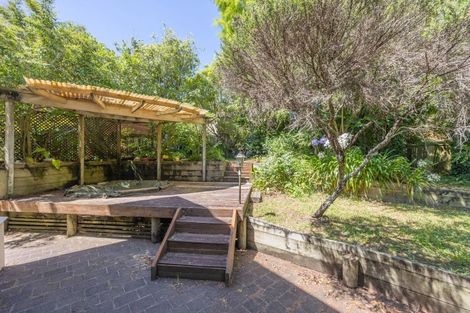 Photo of property in 10 Manutara Avenue, Forrest Hill, Auckland, 0620