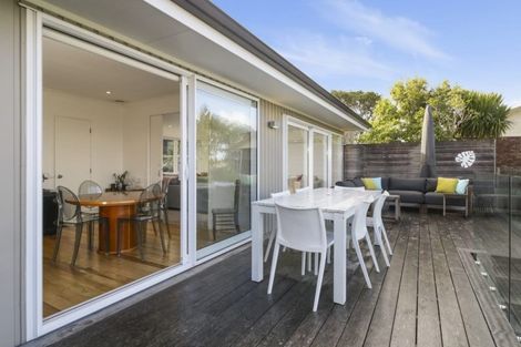 Photo of property in 38 Parr Terrace, Castor Bay, Auckland, 0620