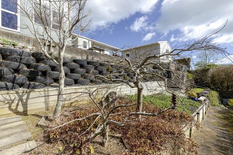 Photo of property in 100 Riversdale Drive, Merrilands, New Plymouth, 4312